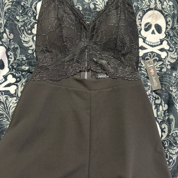 Adorable lacey romper - Picture 4 of 4